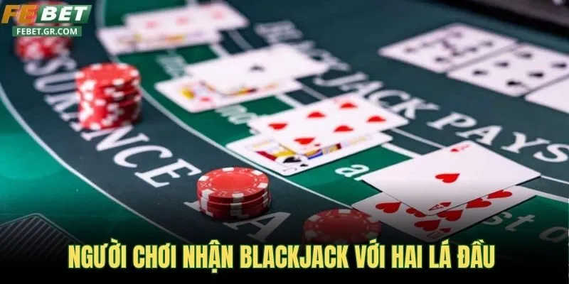 nguoi-choi-nhan-blackjack-voi-hai-la-dau-tien